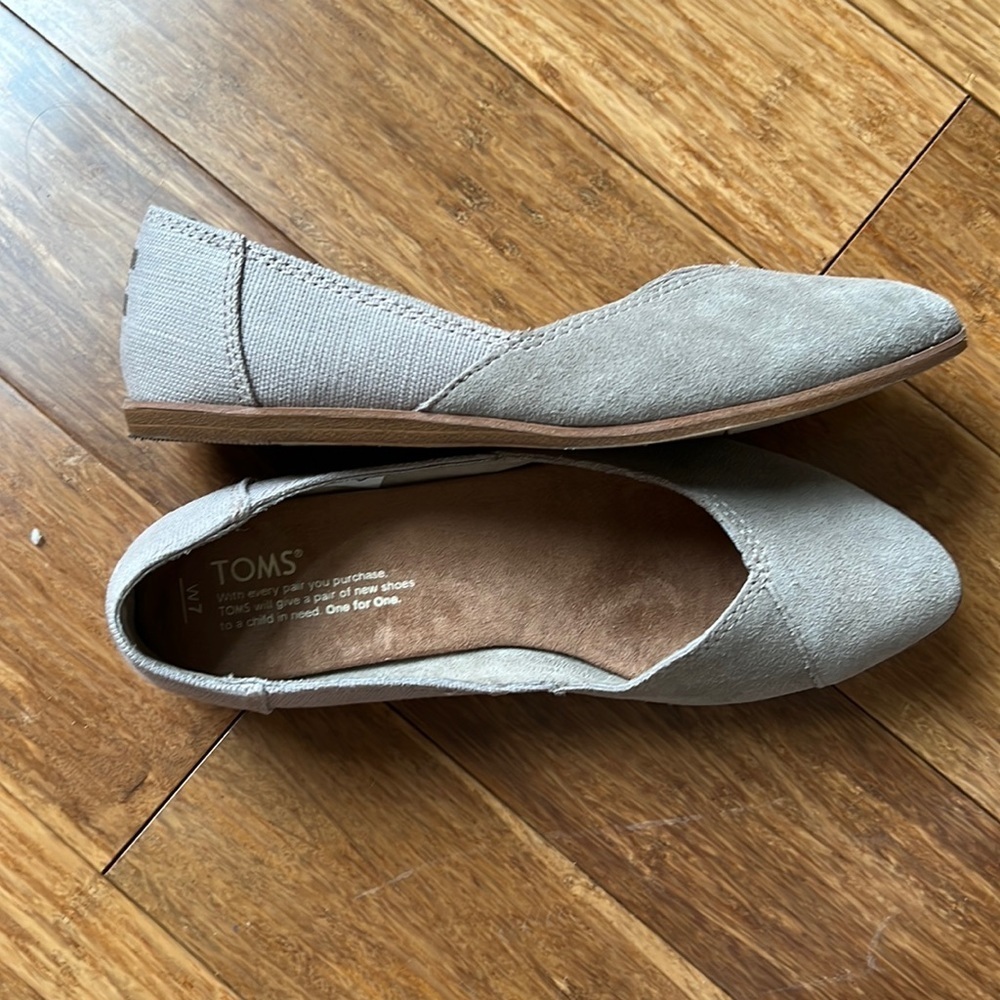 TOMS Womens Taupe Slipon fLat sz 7